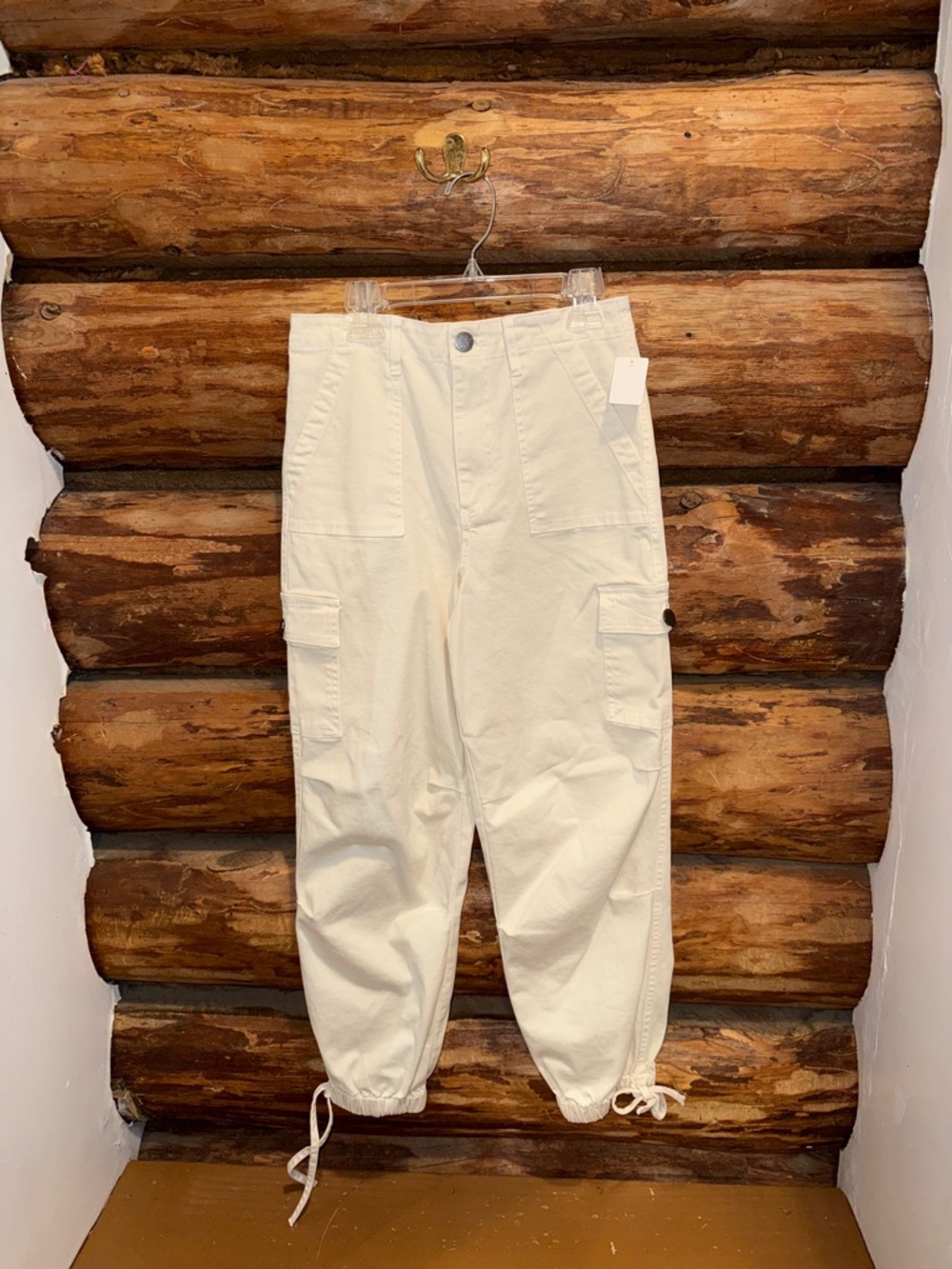 💗NWOT Alice + Olivia Cream High-Rise Jeans